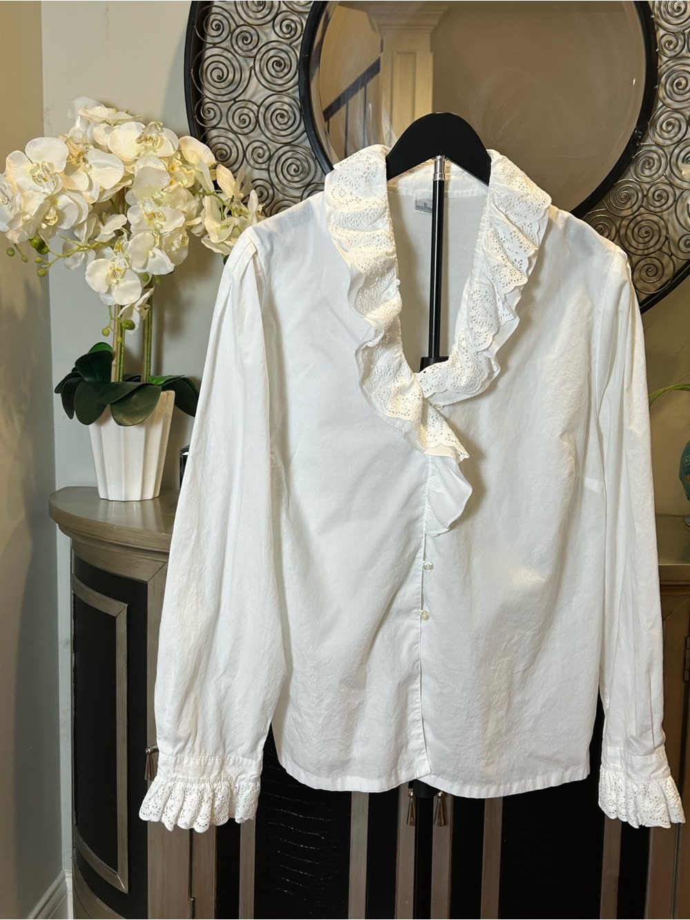 WALLMANN made in Austria Women's White Ruffle Collar Button-Down Blouse
